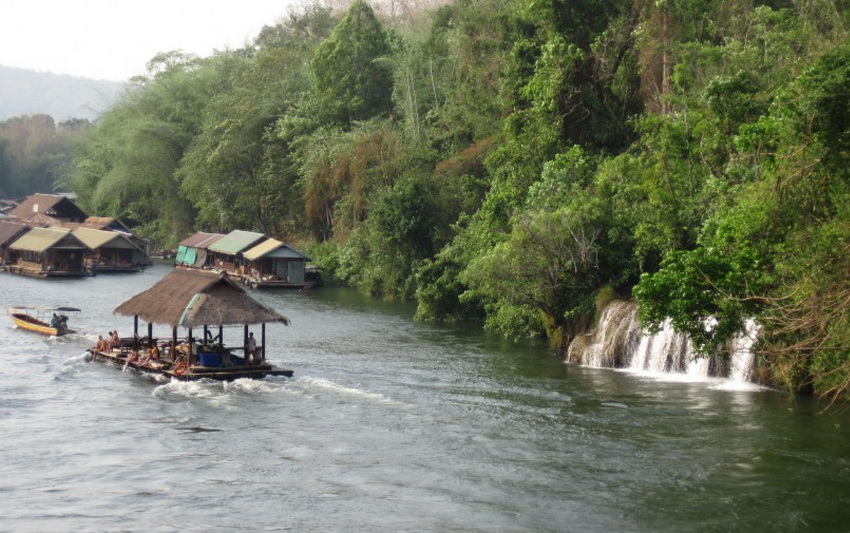 Thailand, Kanchanaburi, Excursion on the River Kwai